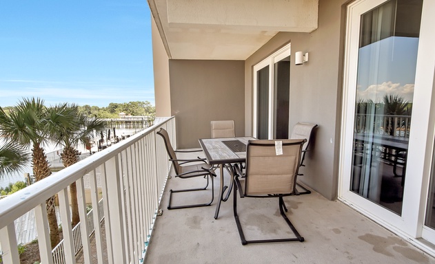 Laketown Wharf #0127 5