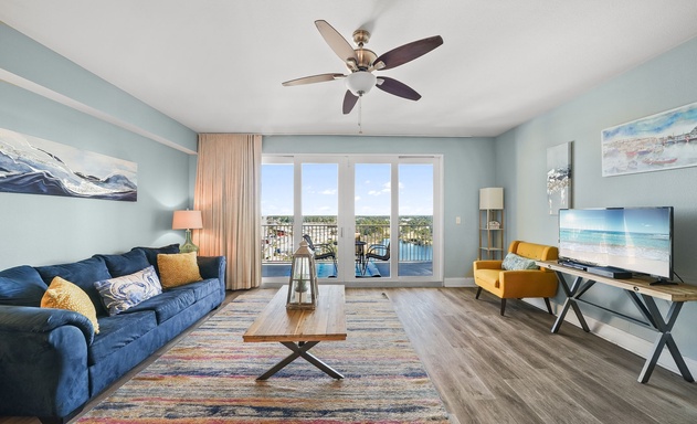 Laketown Wharf #1335