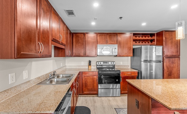 Laketown Wharf #0815 8