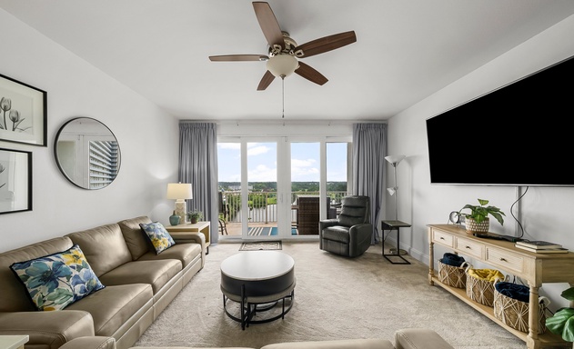 Laketown Wharf #0830 2