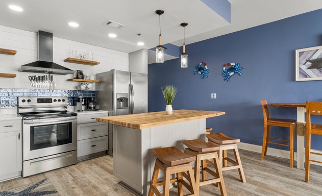 Laketown Wharf #0606 8