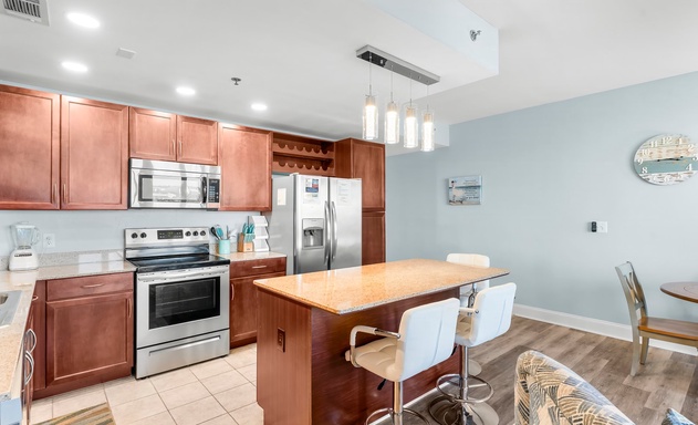 Laketown Wharf #0414 8