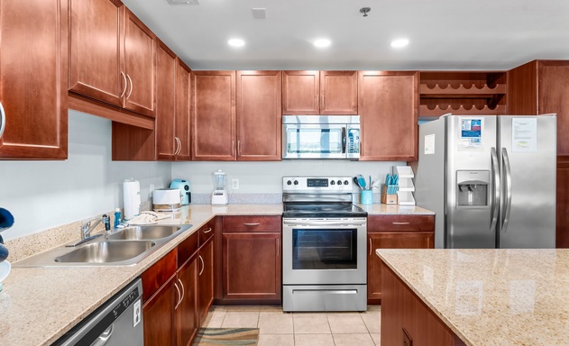 Laketown Wharf #0414 9