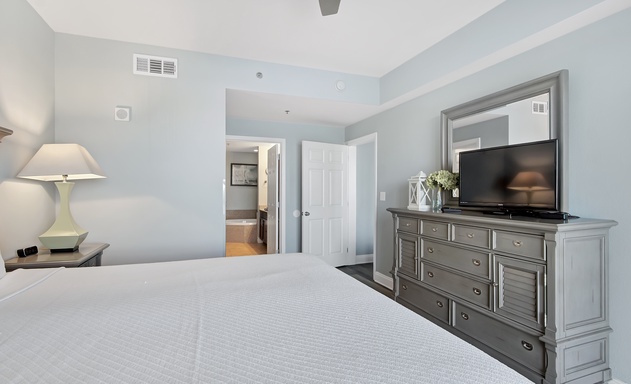 Laketown Wharf #0109 8