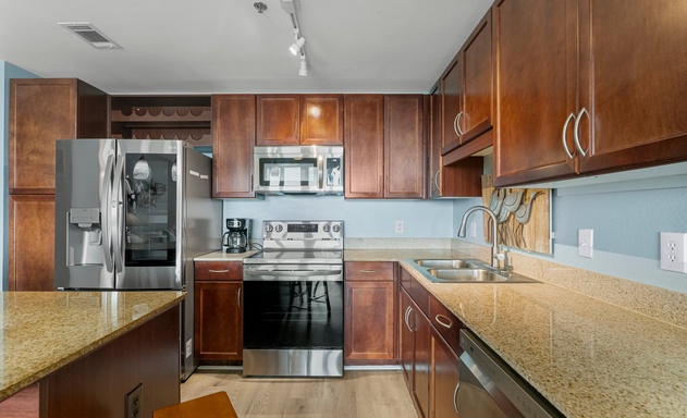Laketown Wharf #1433 7