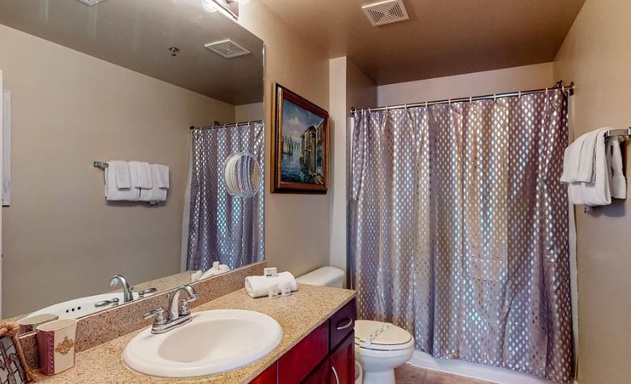 Laketown Wharf #0417 5