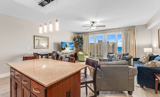 Laketown Wharf #0815 6