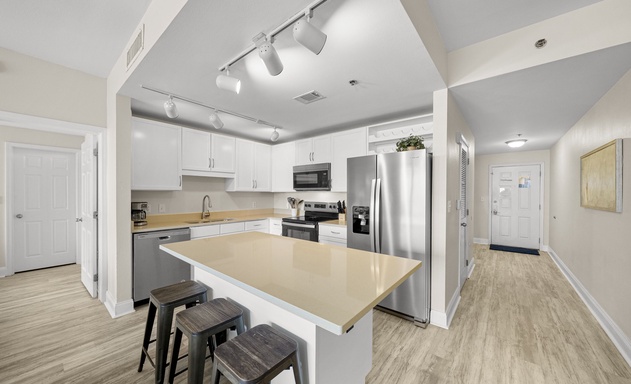 Laketown Wharf #1826 7