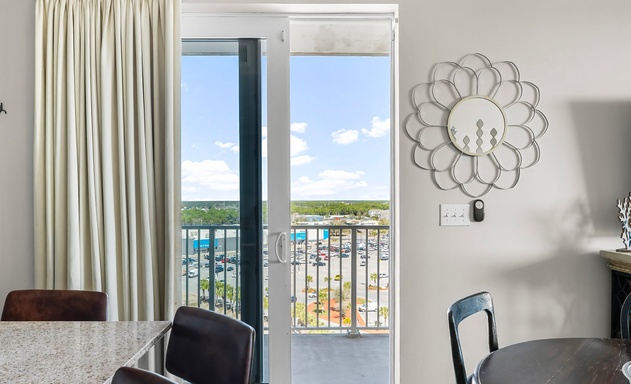 Laketown Wharf #0938 7