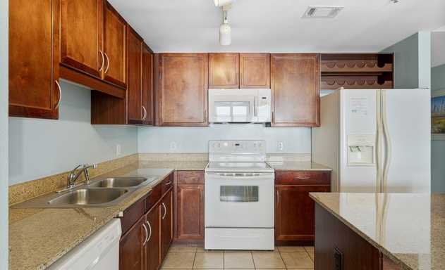 Laketown Wharf #1206 9