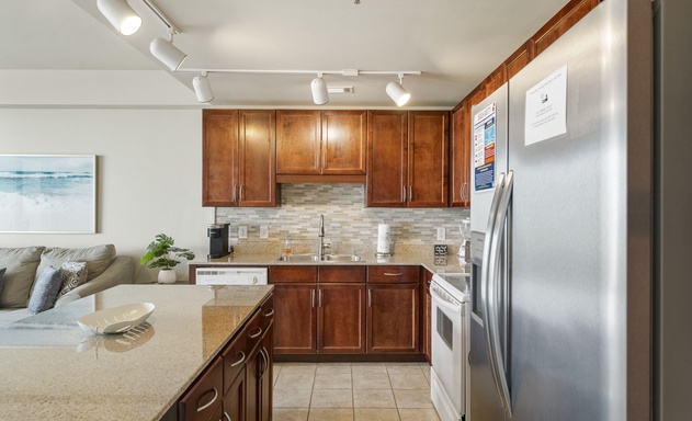 Laketown Wharf #0702 8