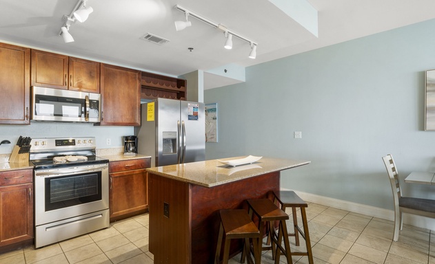 Laketown Wharf #1022 6