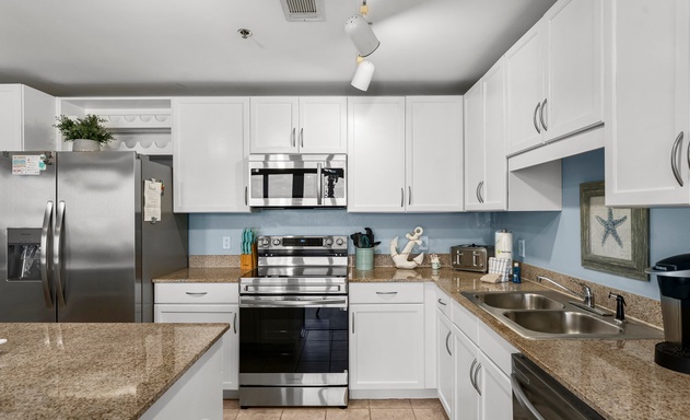 Laketown Wharf #1305 10