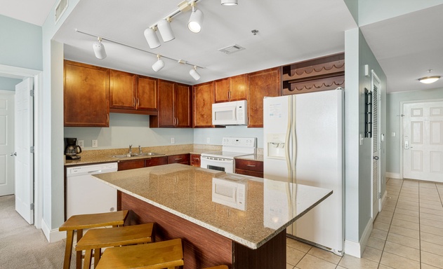 Laketown Wharf #1206 7