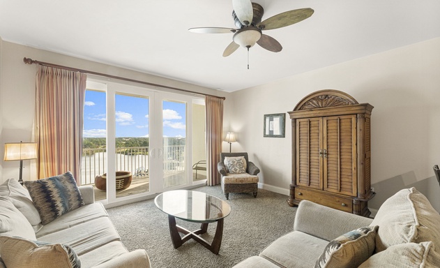 Laketown Wharf #0932 9