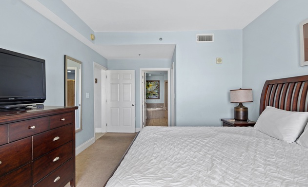 Laketown Wharf #1025 9