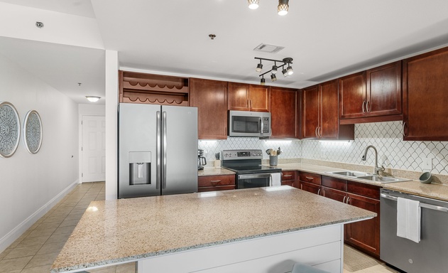 Laketown Wharf #0628 8