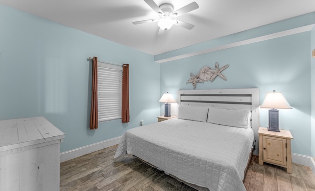 Laketown Wharf #1034 6