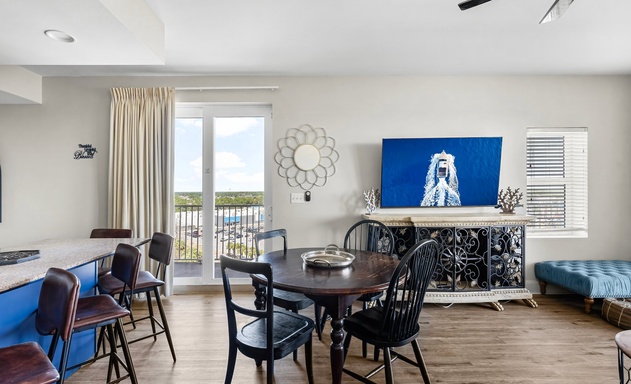 Laketown Wharf #0938 5