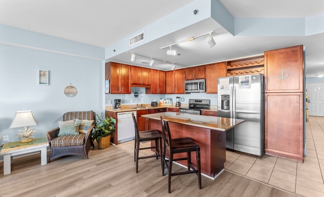 Laketown Wharf #0613 6