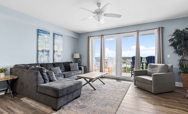 Laketown Wharf #1037