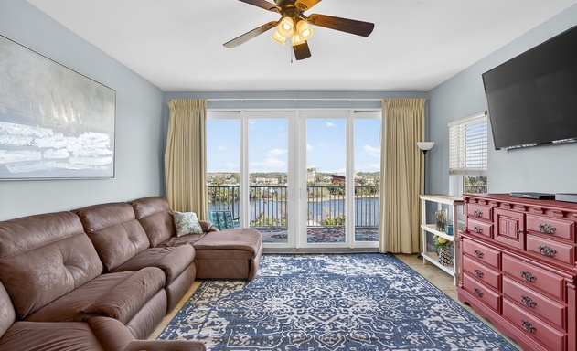 Laketown Wharf #0401 2