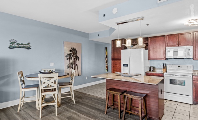 Laketown Wharf #1037 9