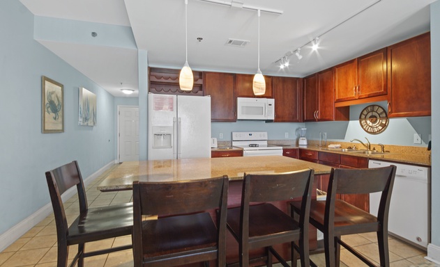 Laketown Wharf #1025 5