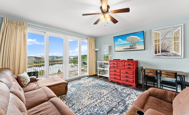 Laketown Wharf #0401 4