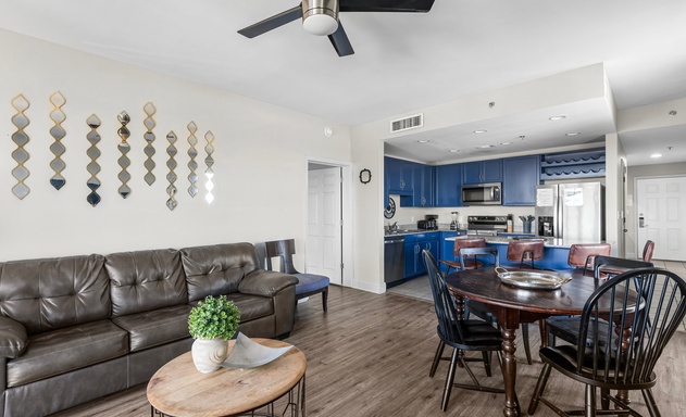 Laketown Wharf #0938 4