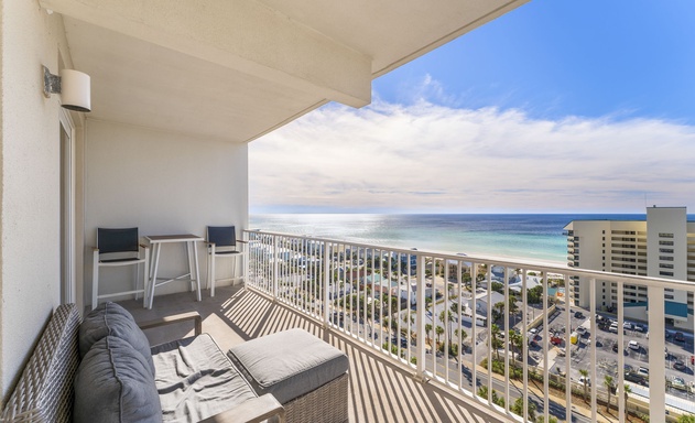 Laketown Wharf #1209