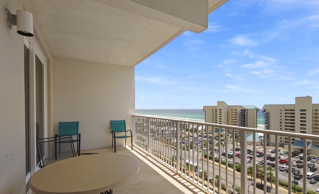 Laketown Wharf #1025 4