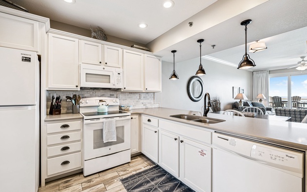 HP 35W Gulf Front Condo 2