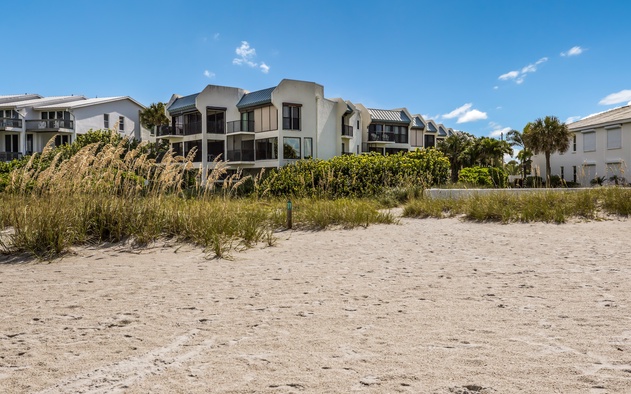 The Twins Hideaway at Sun Plaza West