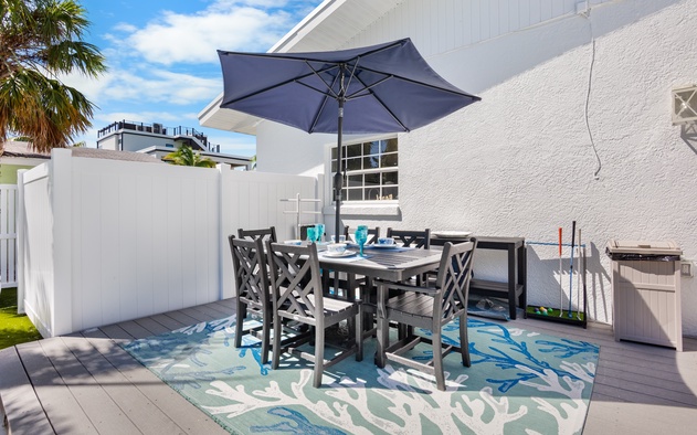 A Charming Beach Cottage on Elm 10