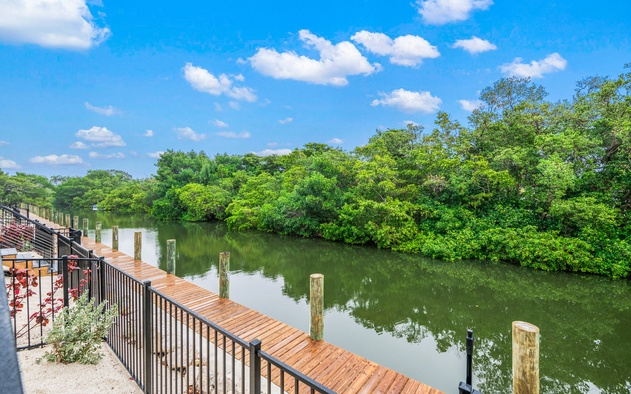 Coastal Escape at Hunter's Point 3