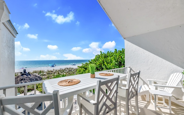 Coconuts Beachfront #112