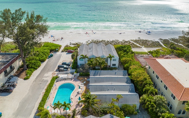 Coconuts Beachfront #112 6