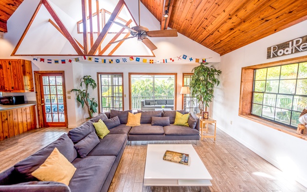 Tree Top Bungalow 10