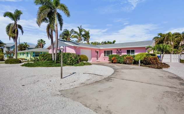 Pink Palm Bungalow 8