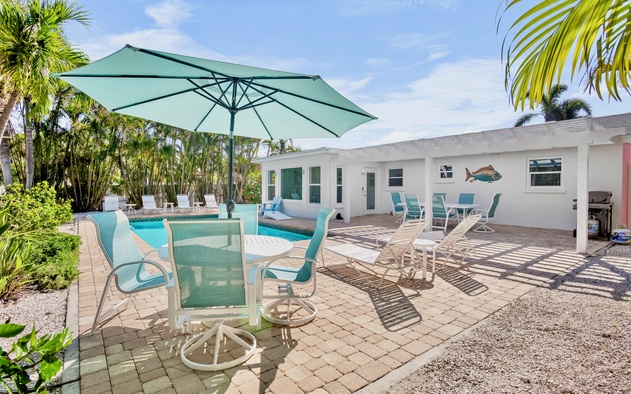 Pink Palm Bungalow 6