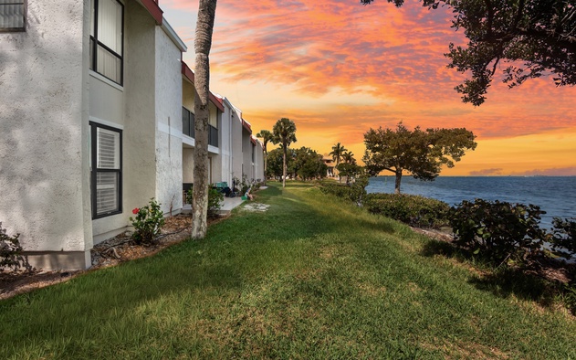Beach and Bay Getaway at Runaway Bay #139 6