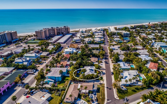 Ainsley Beach House 3