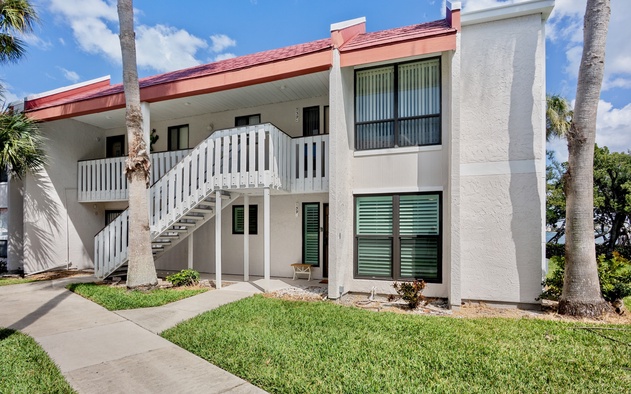 Beach and Bay Getaway at Runaway Bay #139 9