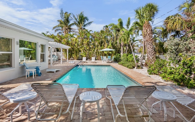 Pink Palm Bungalow 2