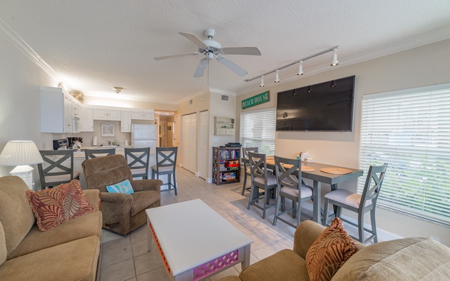 Captain Ron's Beach Pad 10