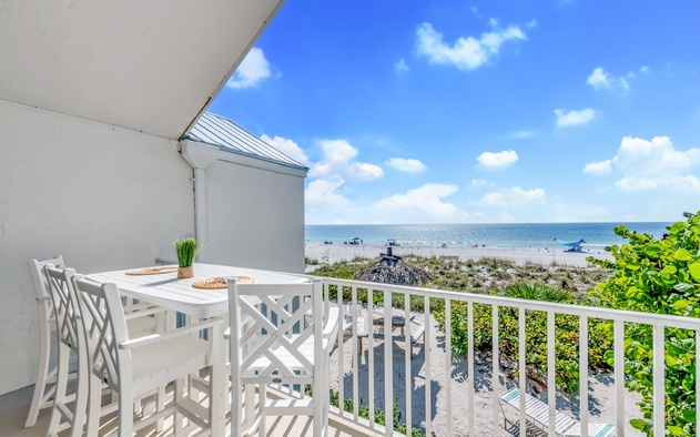 Coconuts Beachfront #112 9