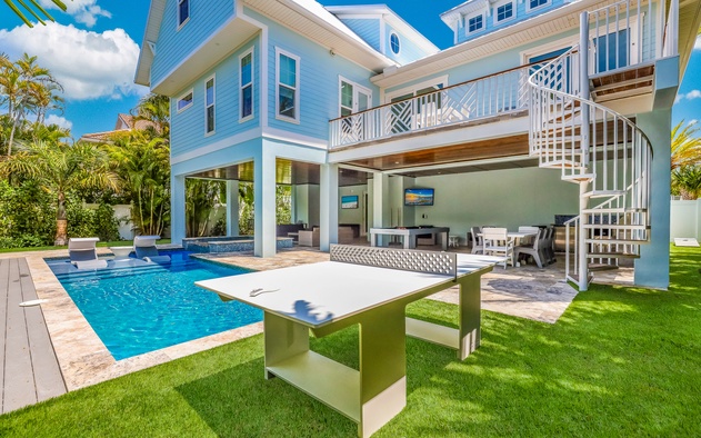 Pelican Paradise 6