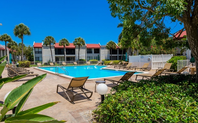 Beach and Bay Getaway at Runaway Bay #139 7