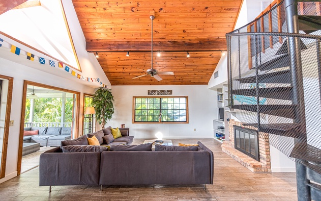 Tree Top Bungalow 6